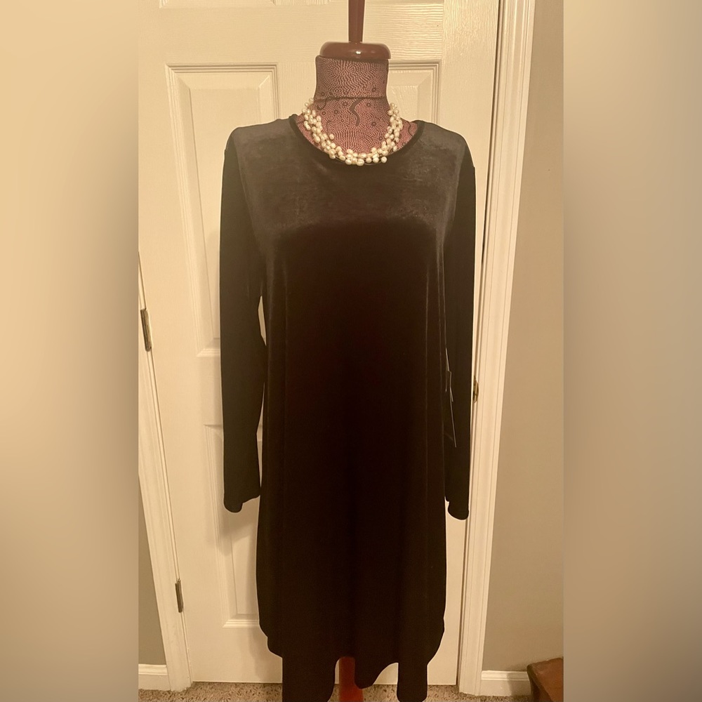 NWT Amanda Smith Petites black velvet long sleeved dress size 10P